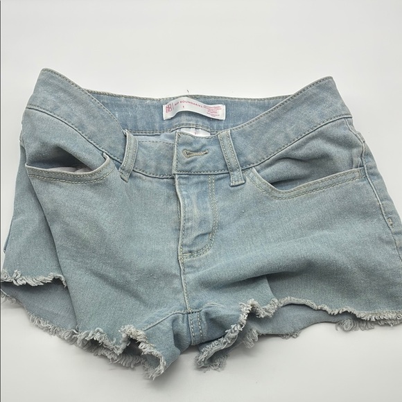 No boundaries Denim Frayed Hem Women Shorts size 1 - Picture 2 of 6